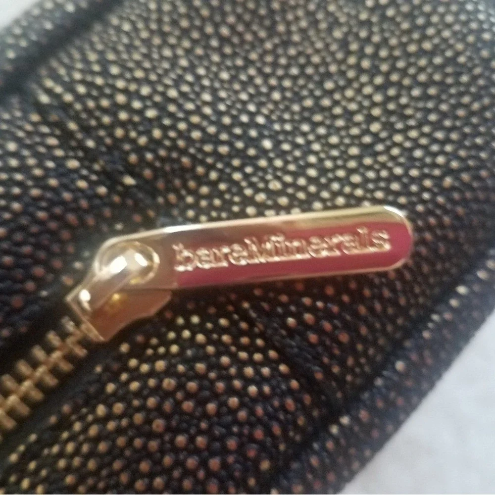 BareMinerals Makeup Statement Bag – Elegant & Travel-Friendly Cosmetic Pouch